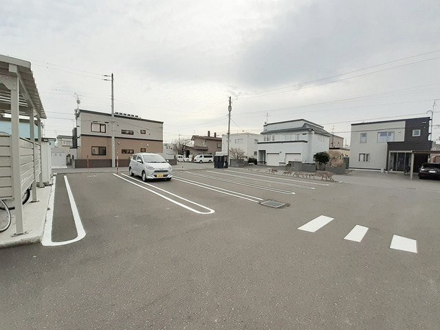 カルム・ガーデン　弐番館の駐車場