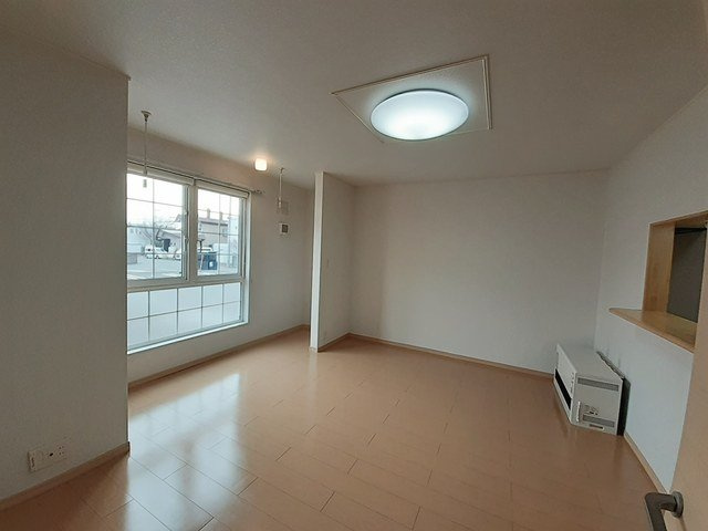 カルム・ガーデン　弐番館の居間・リビング