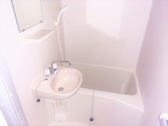 レオパレスウッドさちが丘の浴室|「同タイプの部屋の写真です」「現況優先」