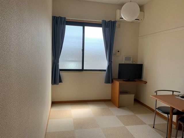 レオパレスウッドさちが丘の居間・リビング|「同タイプの部屋の写真です」「現況優先」