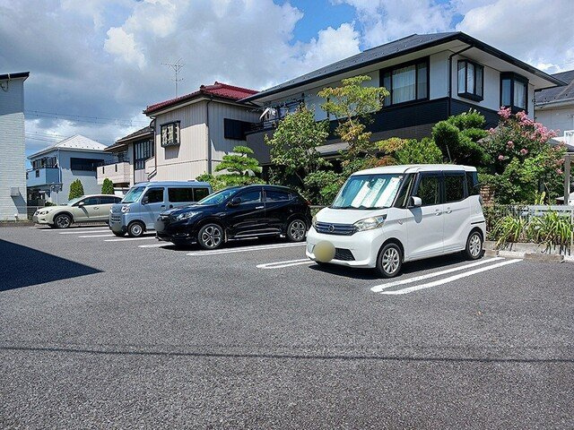 松の木　伍番館の駐車場