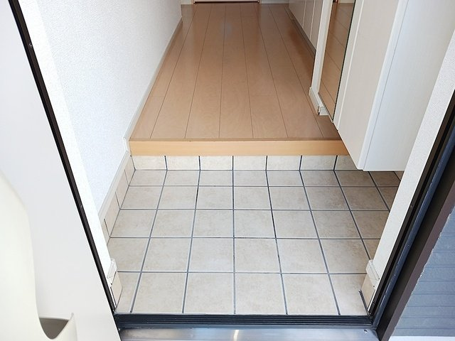 松の木　伍番館の玄関