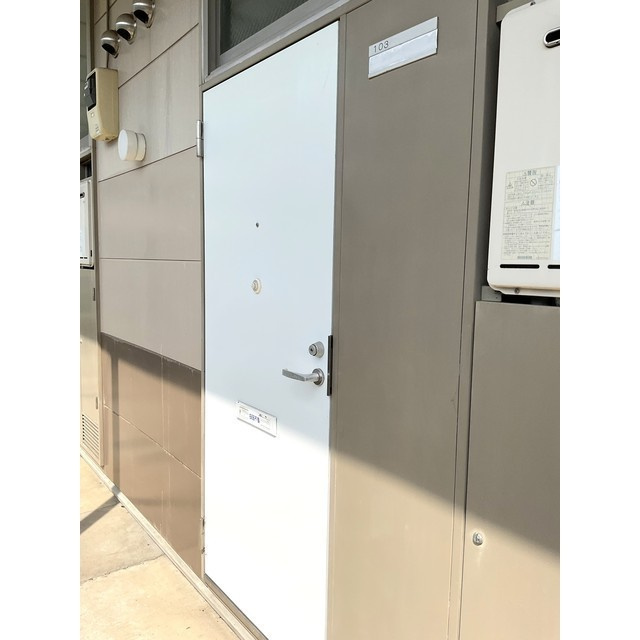 上前ハイツIの玄関