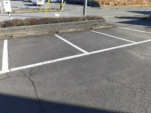 プレシャスの駐車場