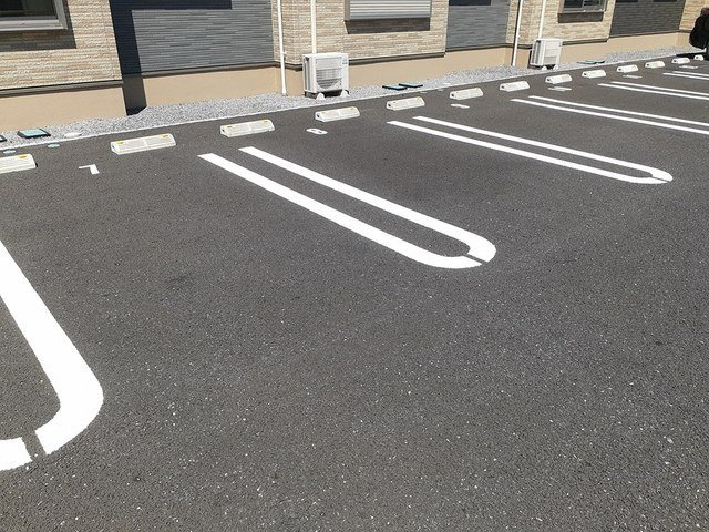 コート・ダジュール緑町　Ⅰの駐車場