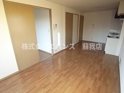 【居間・リビング】 | グレイスパティオⅡ | ゆったり過ごせる居間です
