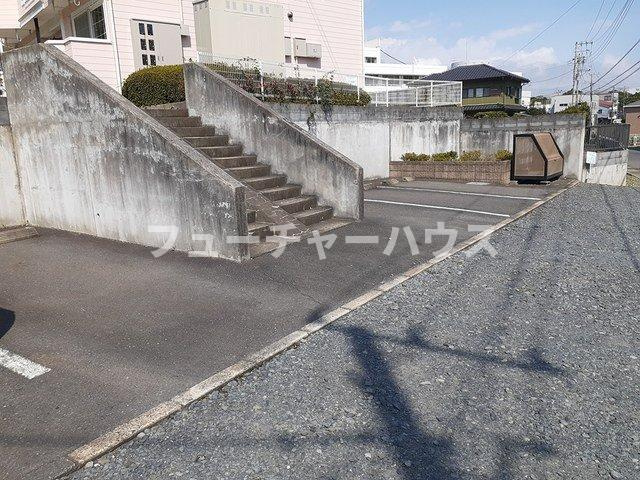 シーサイドオリゾンの駐車場|車をお持ちの方に嬉しい駐車場付きの物件です