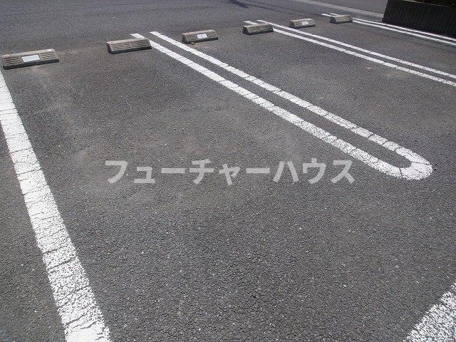 ドゥー　ベルジュ　Ａの駐車場