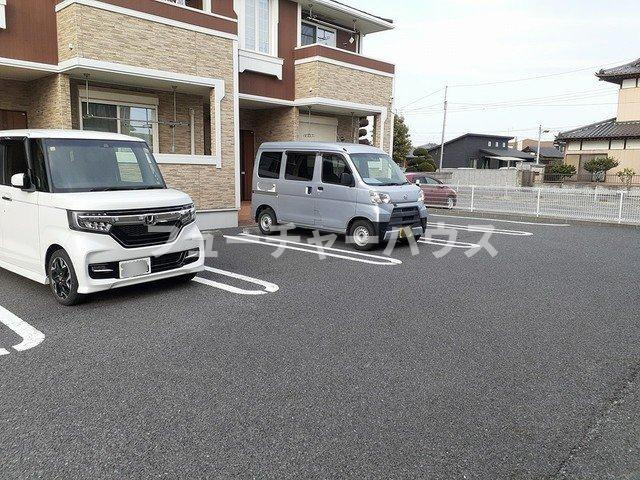 メゾン・ド・リヴィエールＤの駐車場