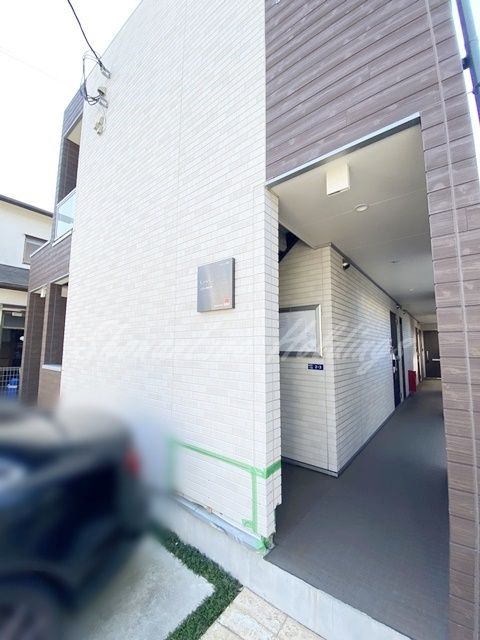 鎌倉市由比ガ浜１丁目のアパートのエントランス