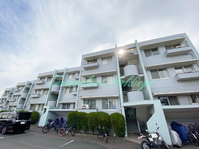茅ヶ崎市中海岸３丁目の賃貸マンションのエントランス