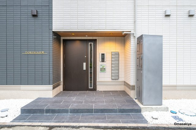 トリシア居町のエントランス