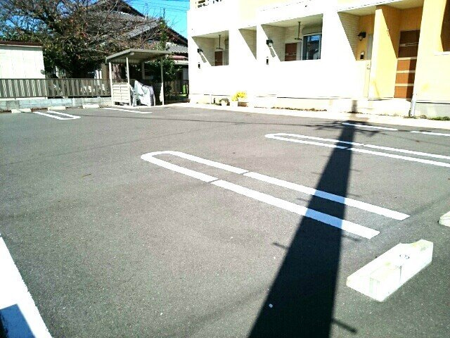 コーポラス誉の駐車場