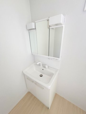 宇品西貸家の洗面所