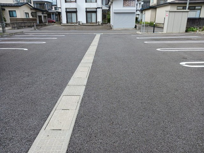 【駐車場】 | ジャルダン　ドゥ　フルール | 車をお持ちの方に嬉しい駐車場付きの物件です