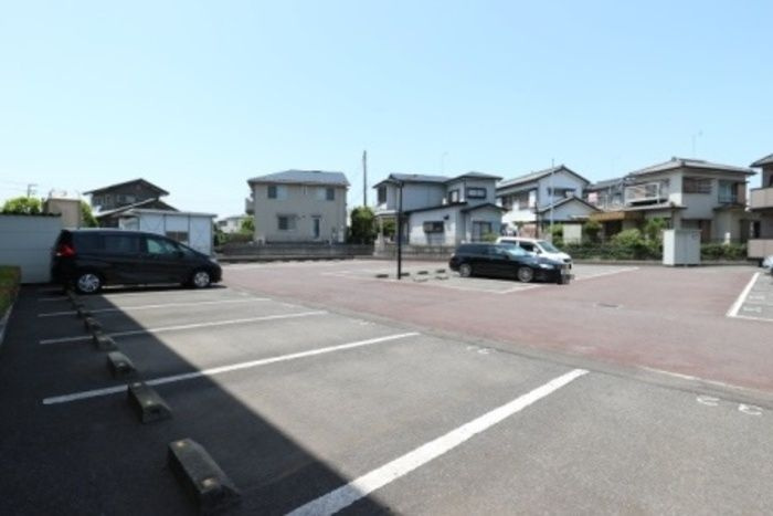 セレニティーホームズＡの駐車場|駐車場があります