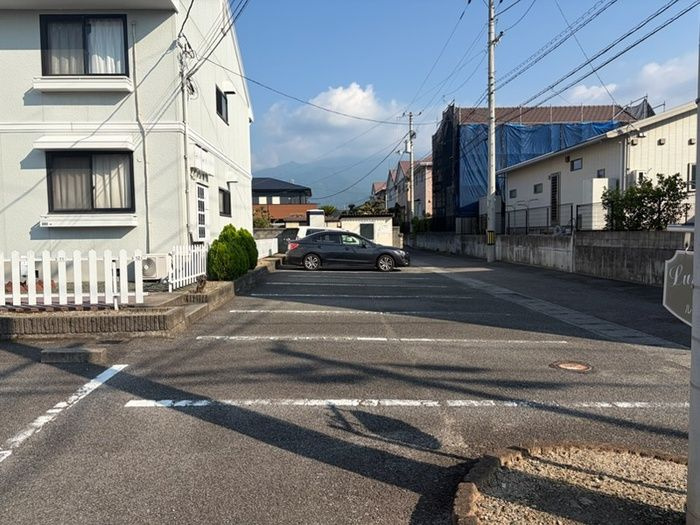 ルミエール１０の駐車場