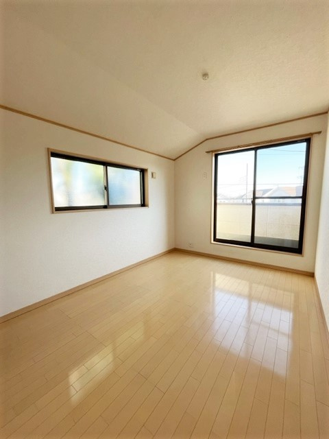 柏市東柏1丁目戸建住宅の居間・リビング|ゆったり過ごせるリビングです
