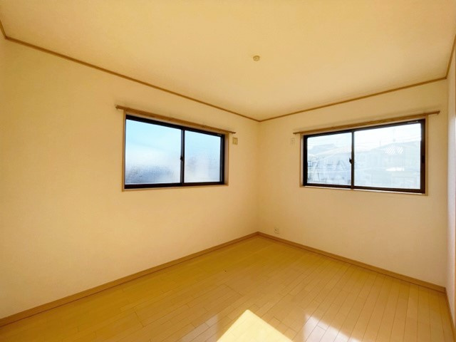 柏市東柏1丁目戸建住宅の居間・リビング|ゆったり過ごせるリビングです