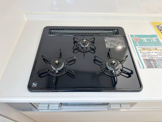●焼山政畝1丁目のキッチン|プロパンガス仕様の3口ガスコンロ☆
高火力のバーナーが使用可能、調理器具を選ばないのがガスコンロ。
停電時でも使用可能で安心です♪