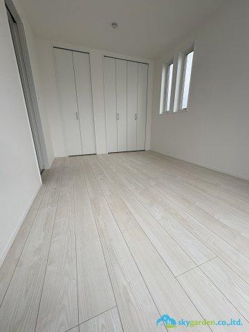茅ヶ崎市十間坂２丁目　新築戸建　２号棟の寝室|ゆとりの広さです