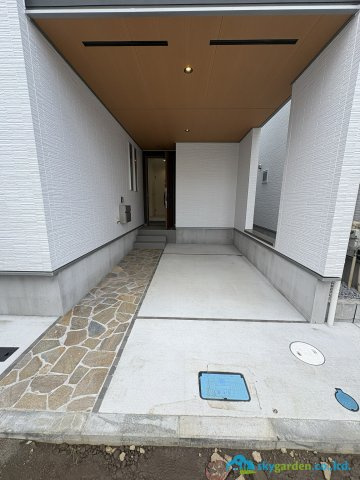 茅ヶ崎市十間坂２丁目　新築戸建　２号棟の駐車場|駐車場があるので、車を買う予定の方も安心です