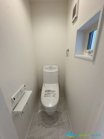 茅ヶ崎市十間坂２丁目　新築戸建　２号棟のトイレ|コンパクトで使いやすいトイレです