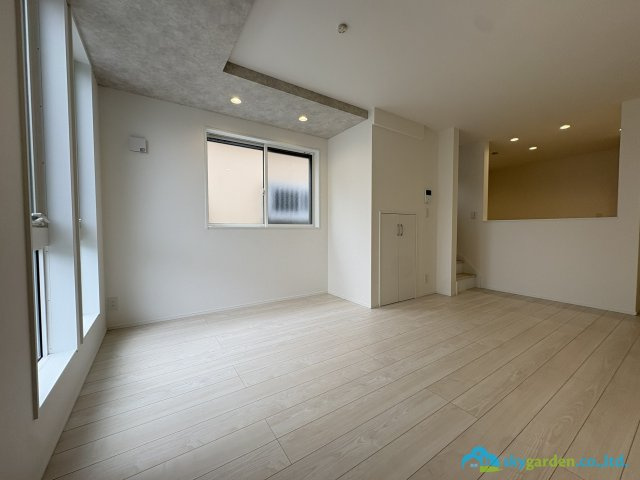茅ヶ崎市十間坂２丁目　新築戸建　２号棟の居間・リビング|ゆったりとしたリビングです