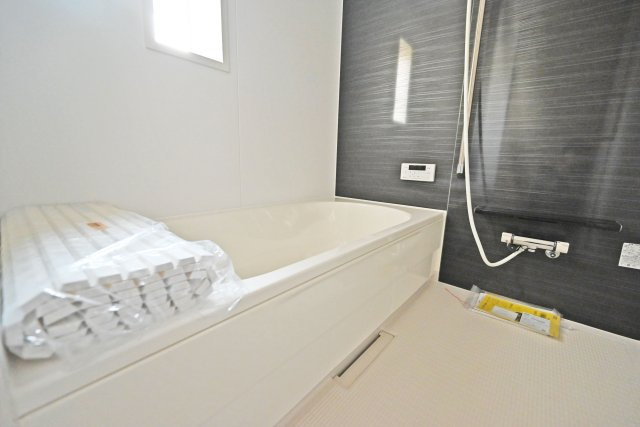 クレイドルガーデン鳥飼西3丁目新築一戸建て│3LDK＋駐車3台可の浴室|広さにゆとりのある浴室のため、清潔感の中でゆったりとくつろぎの入浴が可能です。