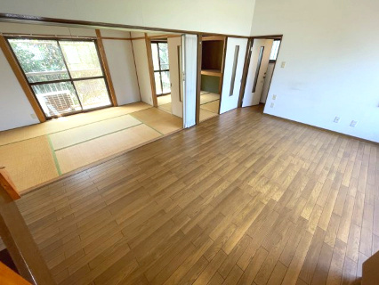高島市安曇川町下小川中古戸建の居間・リビング