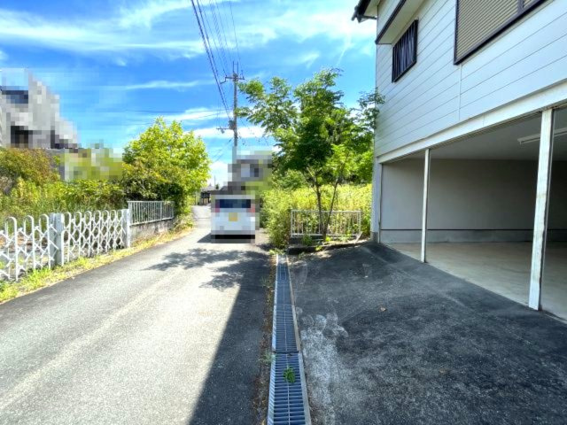 高島市安曇川町下小川中古戸建の前面道路含む現地写真