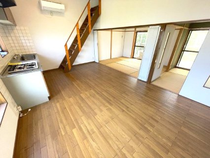 高島市安曇川町下小川中古戸建の居間・リビング