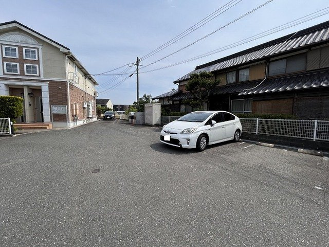 シャトーミロワールの駐車場|駐車場に車を止められます
