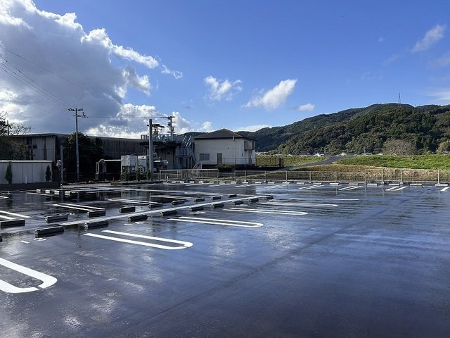 ラクラス唐津　Ⅱの駐車場|駐車場に車を止められます