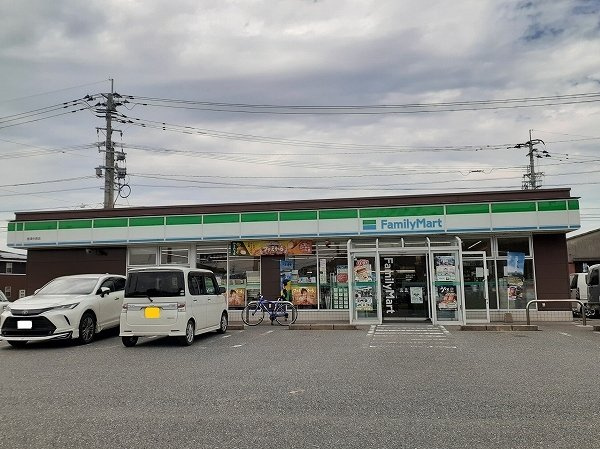 ラクラス唐津　Ⅱの周辺|ファミリーマート　中原店まで750m