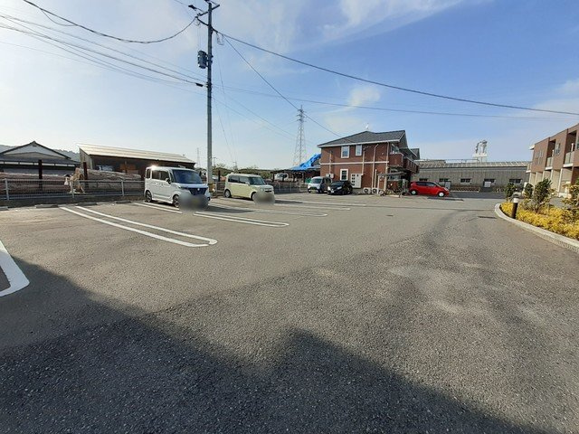 プリムラの駐車場|駐車場があるので、車を買う予定の方も安心です