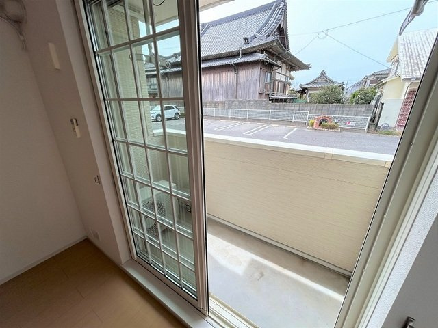 エスト　ウィステリアＡのバルコニー|バルコニーがあります
