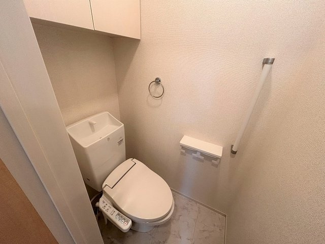 ピンズ唐津Ⅳのトイレ|ゆったりとした空間のトイレです