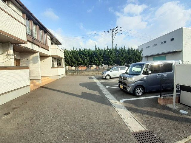 ミキ・ブルック　Ｂの駐車場|駐車スペースもあります