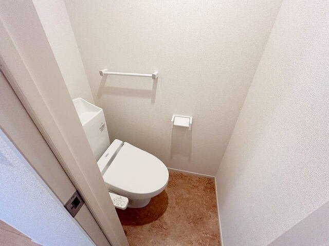 ピュア・ジュネス　Ｂのトイレ|落ち着いた色調のトイレです