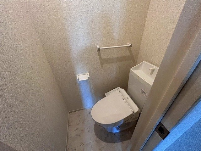 バーミィーブルー　Ⅱのトイレ|ゆったりとした空間のトイレです