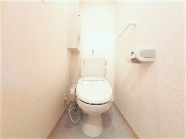 サニーガーデンＢのトイレ|落ち着いた色調のトイレです