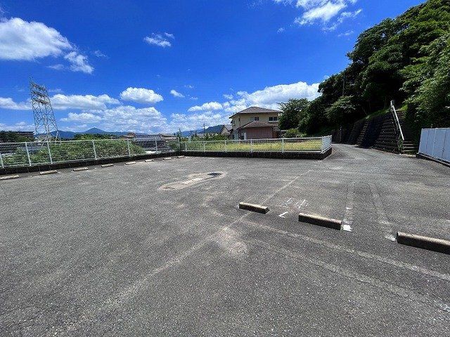 サンフラットＡの駐車場|駐車場に車を止められます