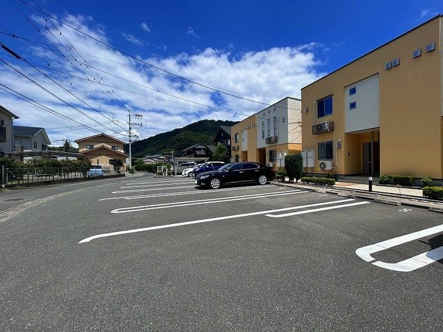 カーサデュエの駐車場|駐車場に車を止められます