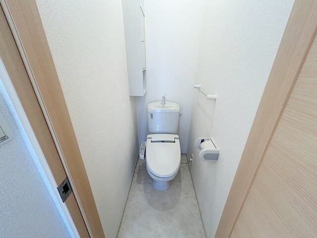 サンシャインヒルズＢのトイレ|落ち着いた色調のトイレです
