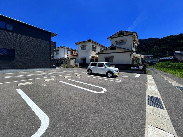 リシェス　Ｅの駐車場|駐車スペースもあります