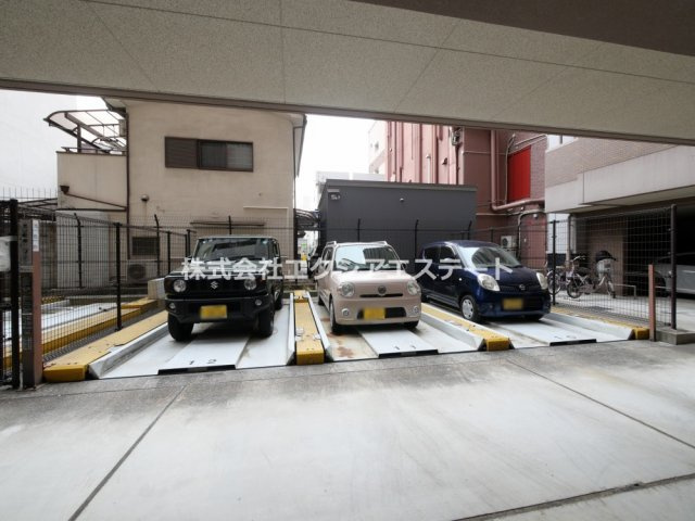 セレッソコート上本町EASTの駐車場