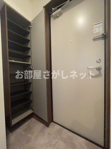 ログライフ東六郷の玄関