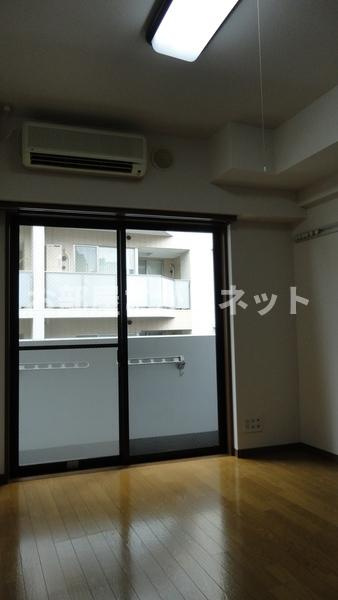 メインステージ白金高輪【おとり物件なし】#学生・社会人にオススメ！初期費用分割払いOK！の居間・リビング