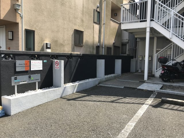 エステートピア66の駐車場